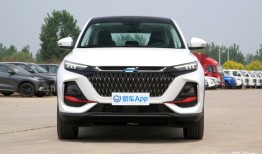 长安欧尚X7 PLUS样样出众 比竞品帅