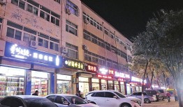 广告牌匾“一街一特色” 济南平阴城管擦亮城市新名片